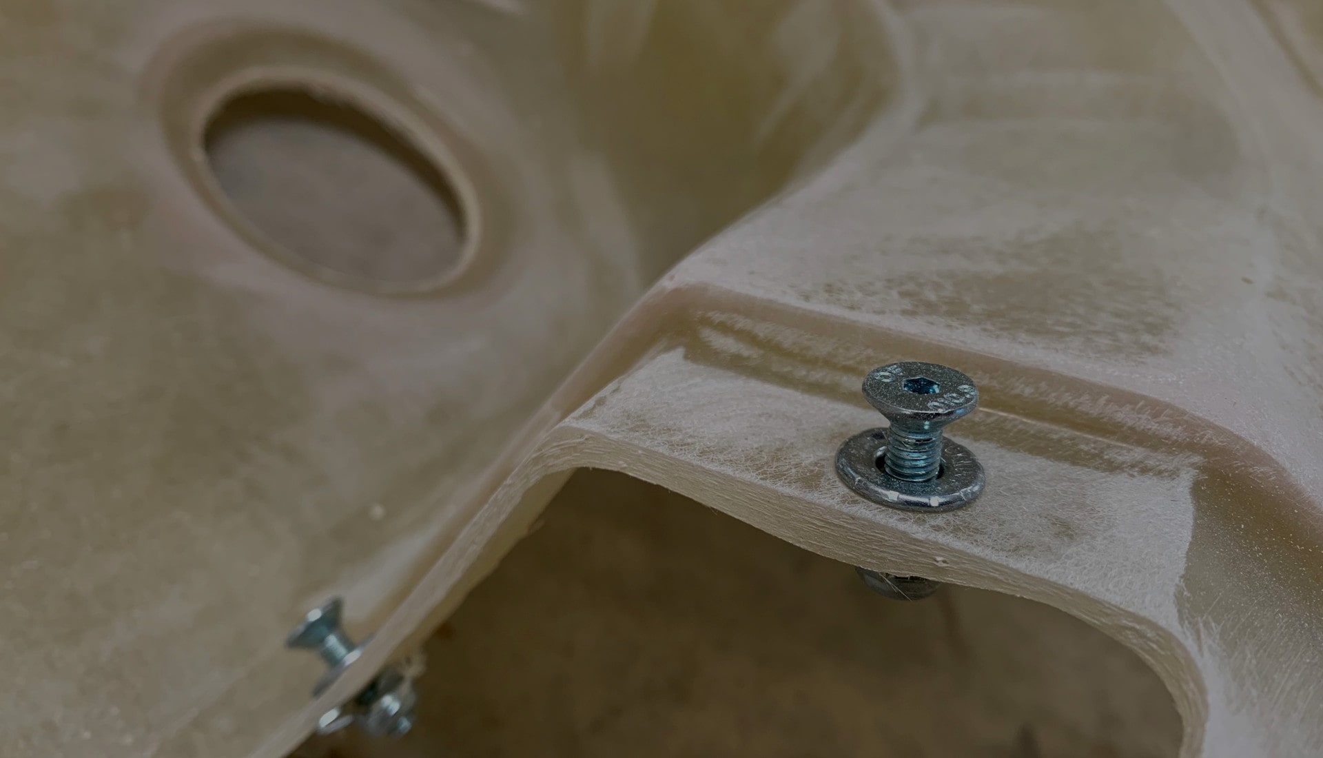 Pieza de resina y fibra de vidrio fabricada en Sardaplast